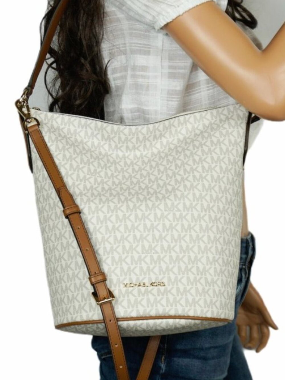 Michael Kors Brooke Bucket Bag Acorn Vanilla Logo Medium NWT MSRP $278
